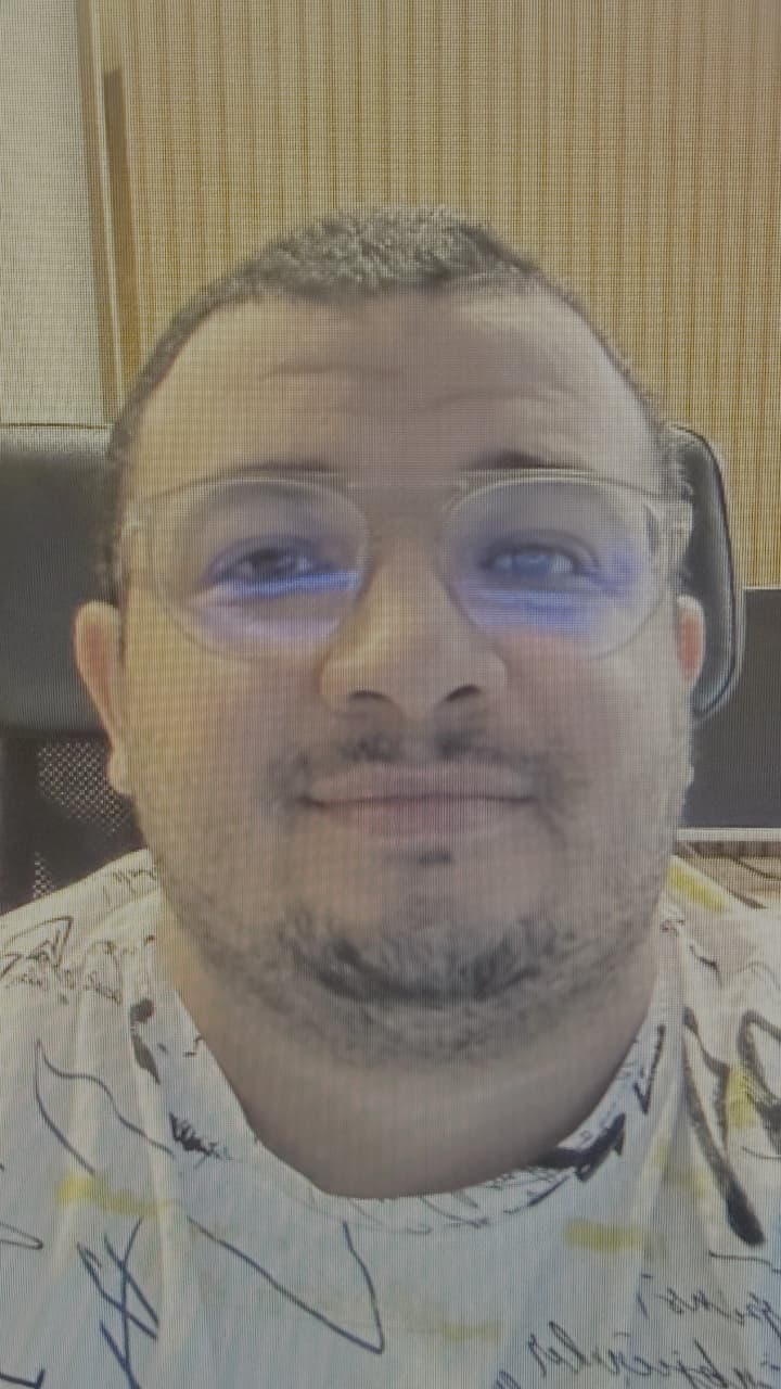 Vertical camera-only preview of a person talking to the lens, filling a 9:16 frame.